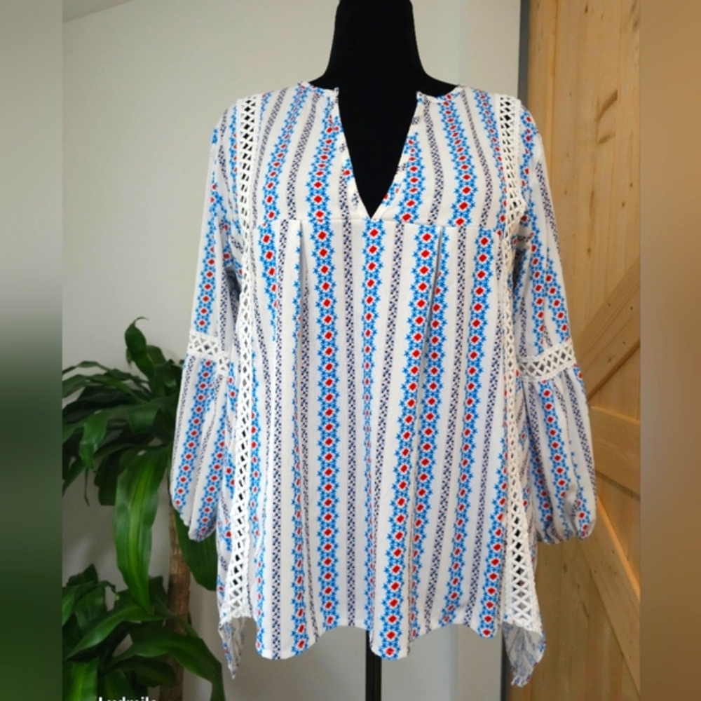 DRESSWEL size XL women's patterned blouse. Pit To Pit: 21.5 in‎
